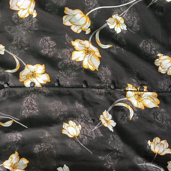 WHBM black floral long sleeve blouse size 6 - Picture 3 of 7